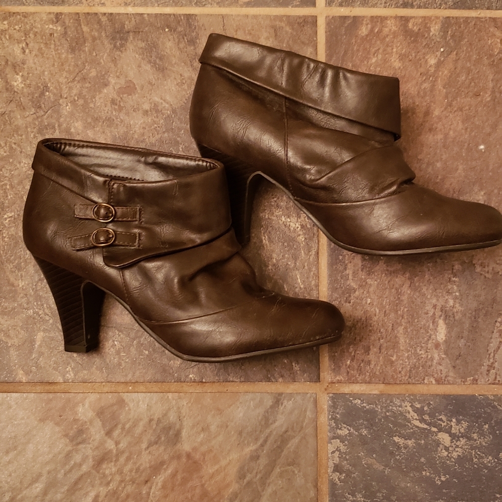Steve Madden dark brown short heel booties 8.5